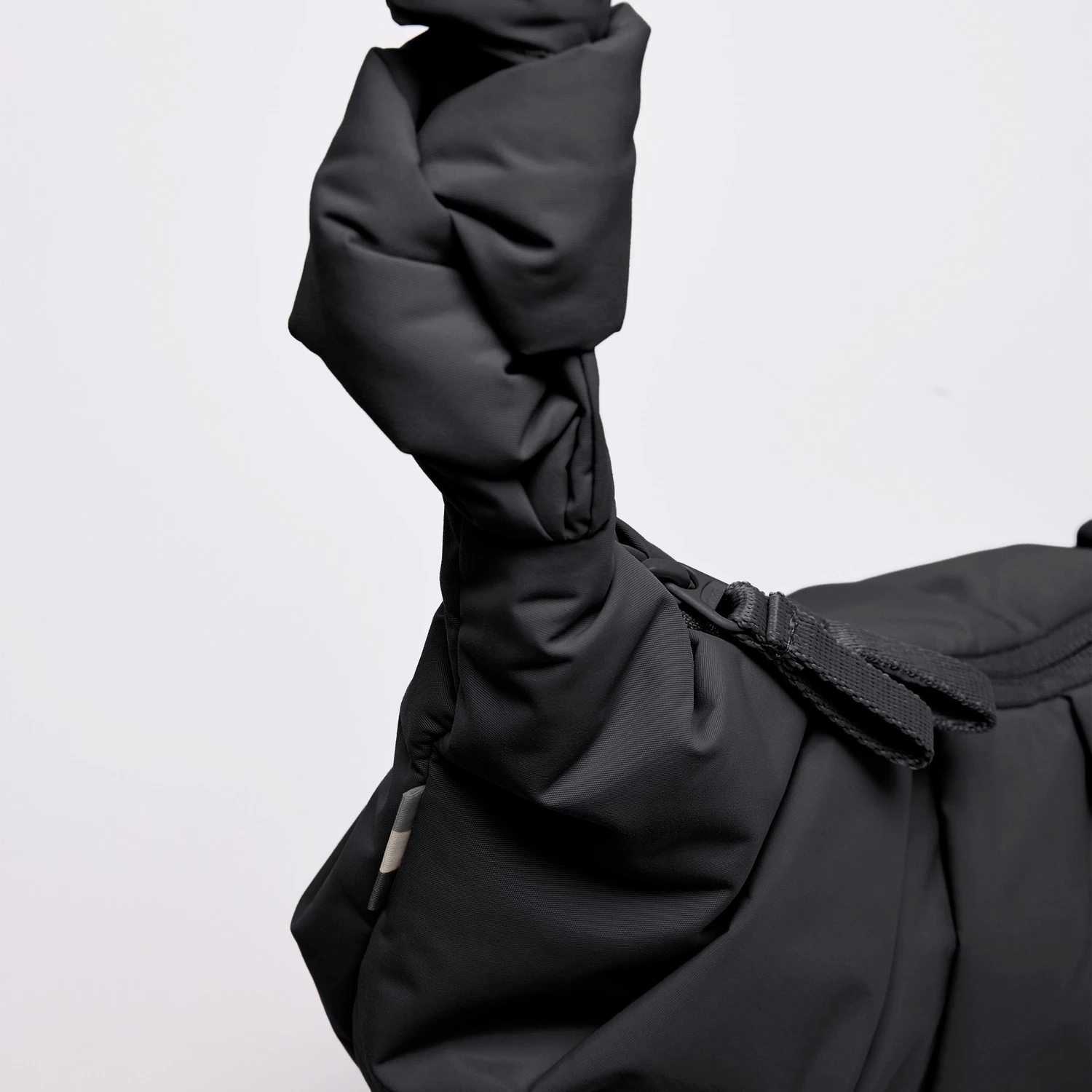 GOT BAG Umhängetasche PLEAT MOON BAG SMALL black