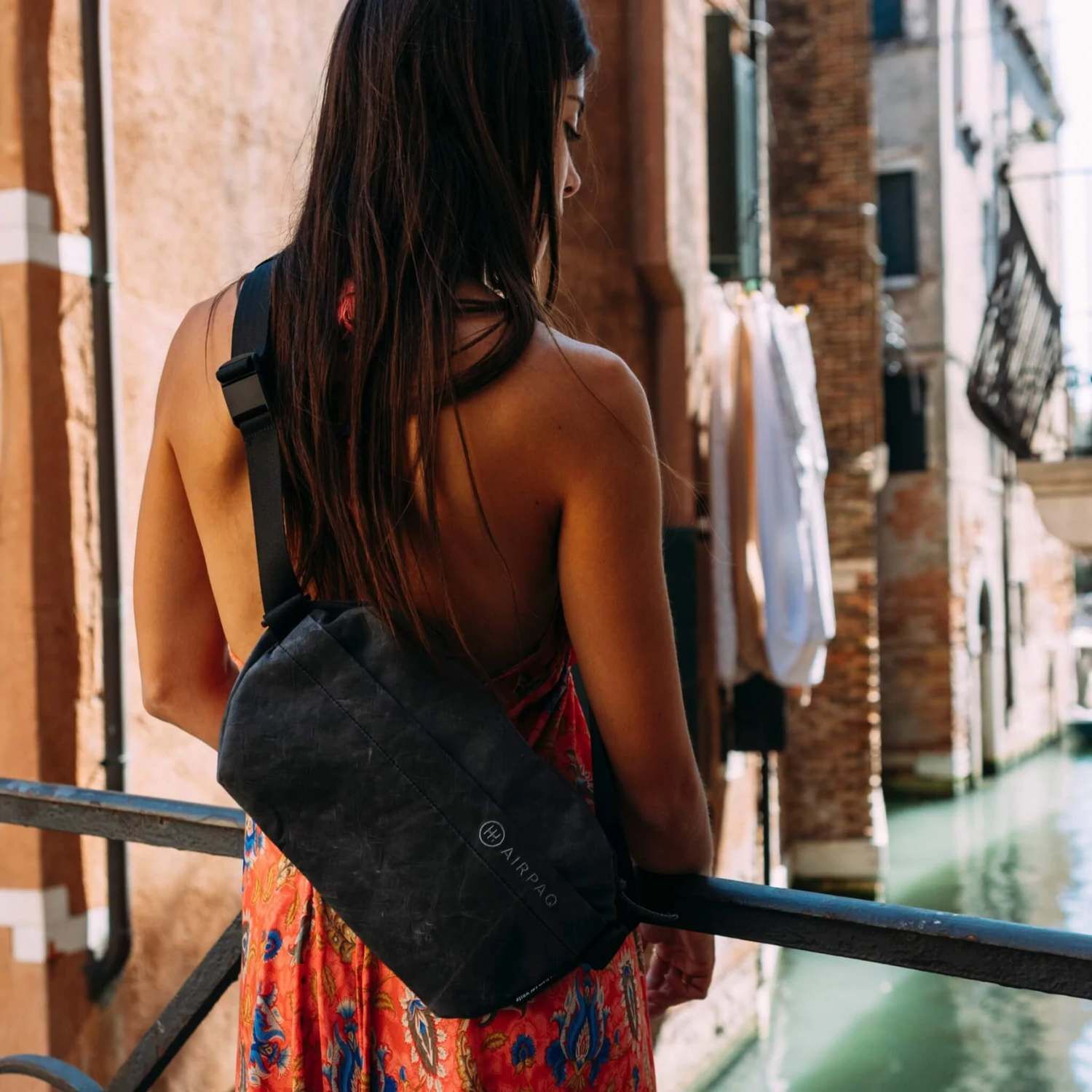 Airpaq Umhängetasche Sling Baq Anthrazit