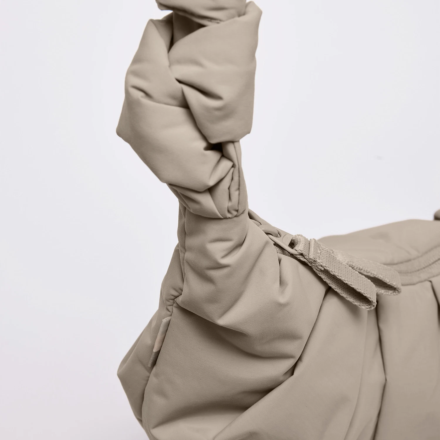 GOT BAG Umhängetasche PLEAT MOON BAG SMALL scallop